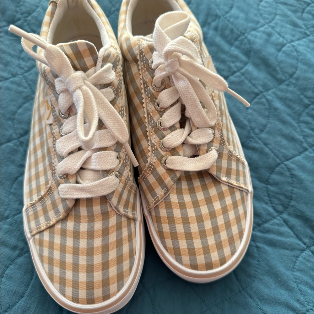 Brand new Aerosoles sport checkered sneakers